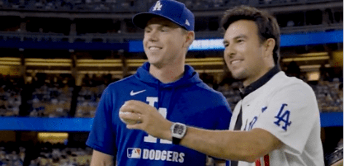 Checo Pérez lanzó la primera bola en el Dodger Stadium