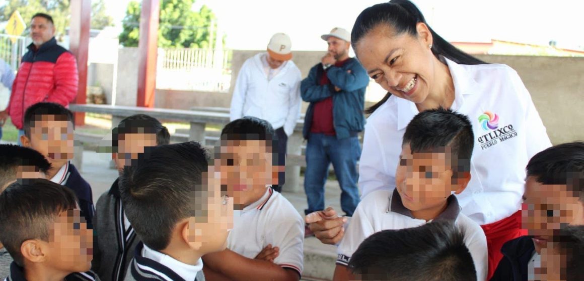 Ariadna Ayala refuerza compromiso con la educación en Atlixco con obra en primaria de San Agustín Huixastla