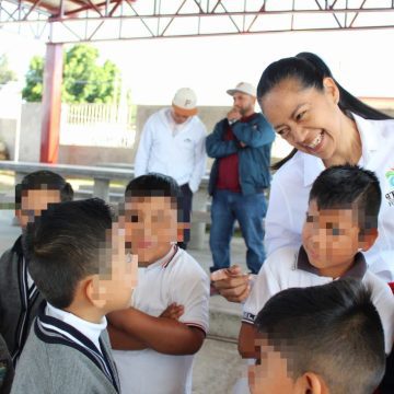 Ariadna Ayala refuerza compromiso con la educación en Atlixco con obra en primaria de San Agustín Huixastla