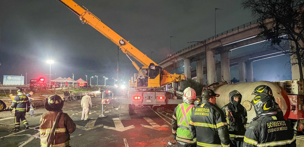Explosión en Iztapalapa: 3 muertos y 70 heridos tras volcadura de pipa de gas en puente de La Concordia