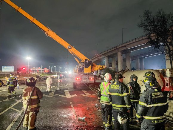 Explosión en Iztapalapa: 3 muertos y 70 heridos tras volcadura de pipa de gas en puente de La Concordia