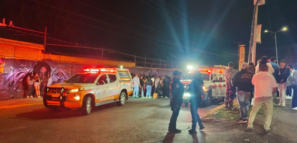 Volcadura de la Ruta 52 deja varios lesionados en el bulevar Xonacatepec