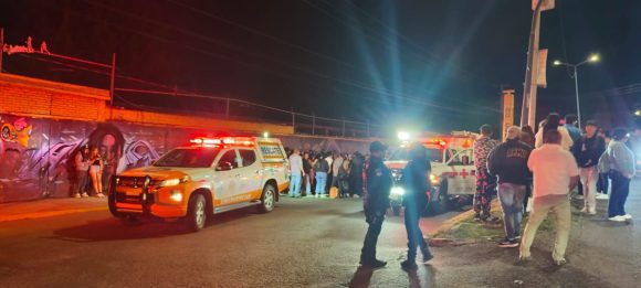 Volcadura de la Ruta 52 deja varios lesionados en el bulevar Xonacatepec