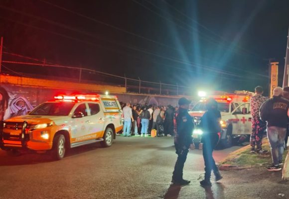 Volcadura de la Ruta 52 deja varios lesionados en el bulevar Xonacatepec