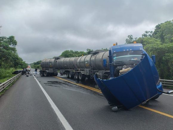 Choque frontal en Huauchinango deja tres muertos y un herido grave