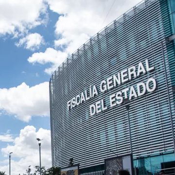 Roban vehículo con armas a agente de la Fiscalía en Amozoc
