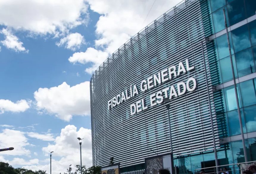 Roban vehículo con armas a agente de la Fiscalía en Amozoc