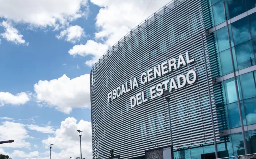 Investigan a policía auxiliar por extravío de arma de cargo en Puebla 3 Roban vehículo con armas a agente de la Fiscalía en Amozoc