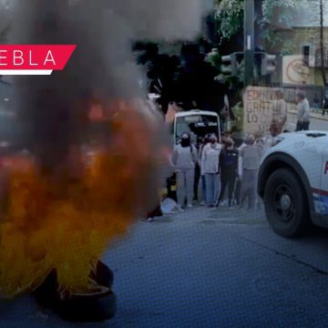 Manifestación de estudiantes bloquea el Bulevar 5 de Mayo