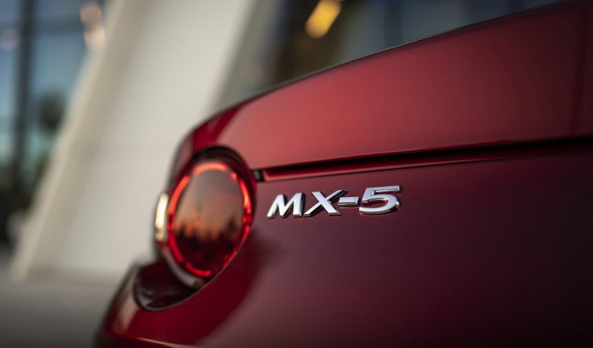 Profeco alerta por desperfecto en modelos de autos Mazda  