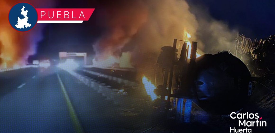 Pipa vuelca, derrama material peligroso y ocasiona fuerte incendio en la autopista Puebla-Orizaba