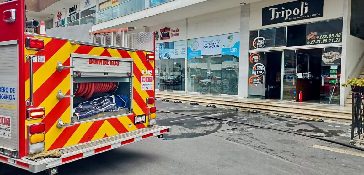 Se incendia taquería en Lomas de Angelópolis