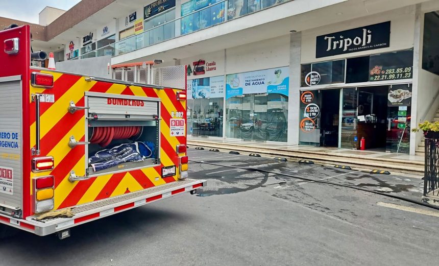 Se incendia taquería en Lomas de Angelópolis