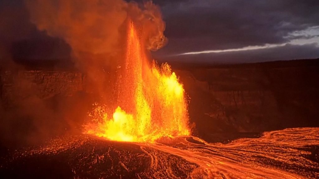 Volcán Kilauea vuelve a entrar en erupción con fuentes de lava de 150 metros de altura