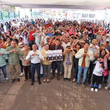 Omar Muñoz entrega tinacos para garantizar agua y disminuir carencias en Cuautlancingo