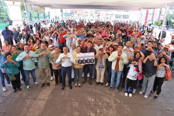 Omar Muñoz entrega tinacos para garantizar agua y disminuir carencias en Cuautlancingo