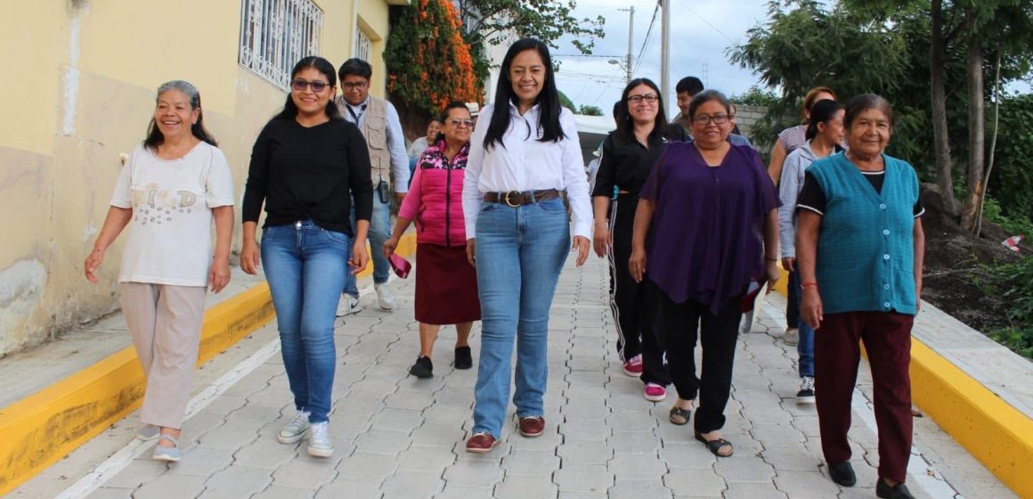Ariadna Ayala entrega pavimentación en la colonia Los Ángeles en Atlixco