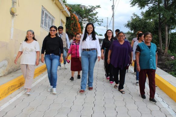 Ariadna Ayala entrega pavimentación en la colonia Los Ángeles en Atlixco