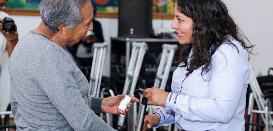 Fortalece Lupita Cuautle la inclusión y bienestar con entrega de aparatos ortopédicos