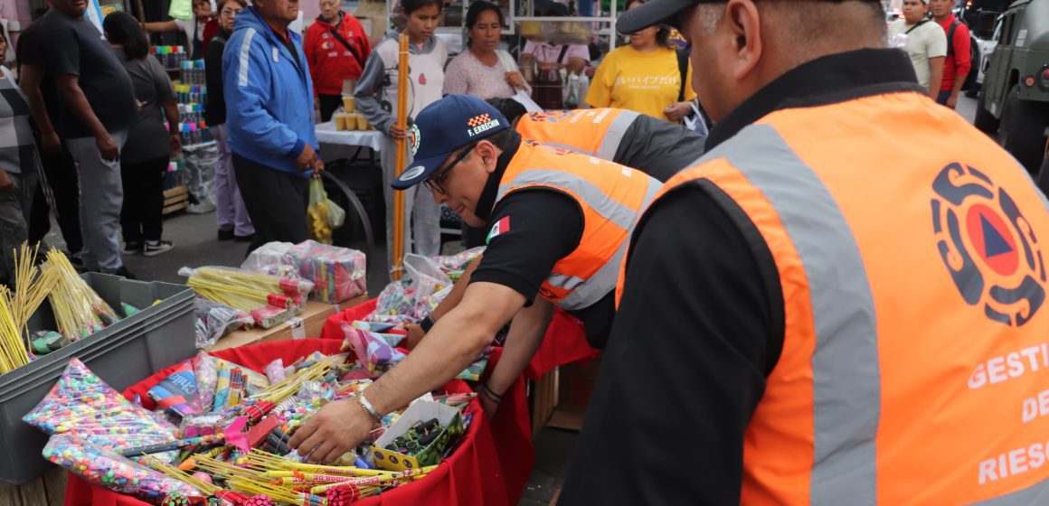 Decomisan 350 kg de pirotecnia en mercados de Puebla para garantizar seguridad durante Fiestas Patrias