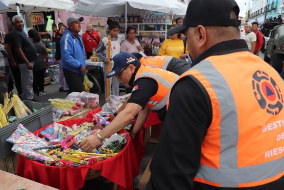 Decomisan 350 kg de pirotecnia en mercados de Puebla para garantizar seguridad durante Fiestas Patrias