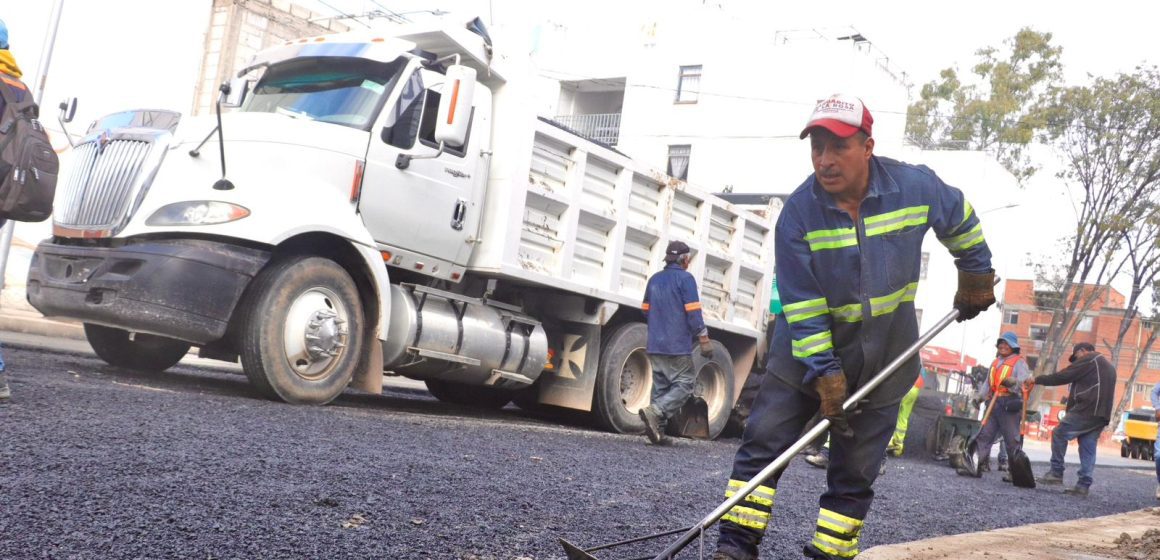 Avanza Gobierno de la Ciudad con rehabilitación vial en la unidad habitacional Loma Bella