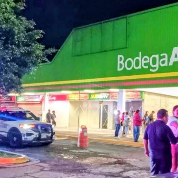Asalto a Bodega Aurrera: Roban celulares en San José Xilotzingo