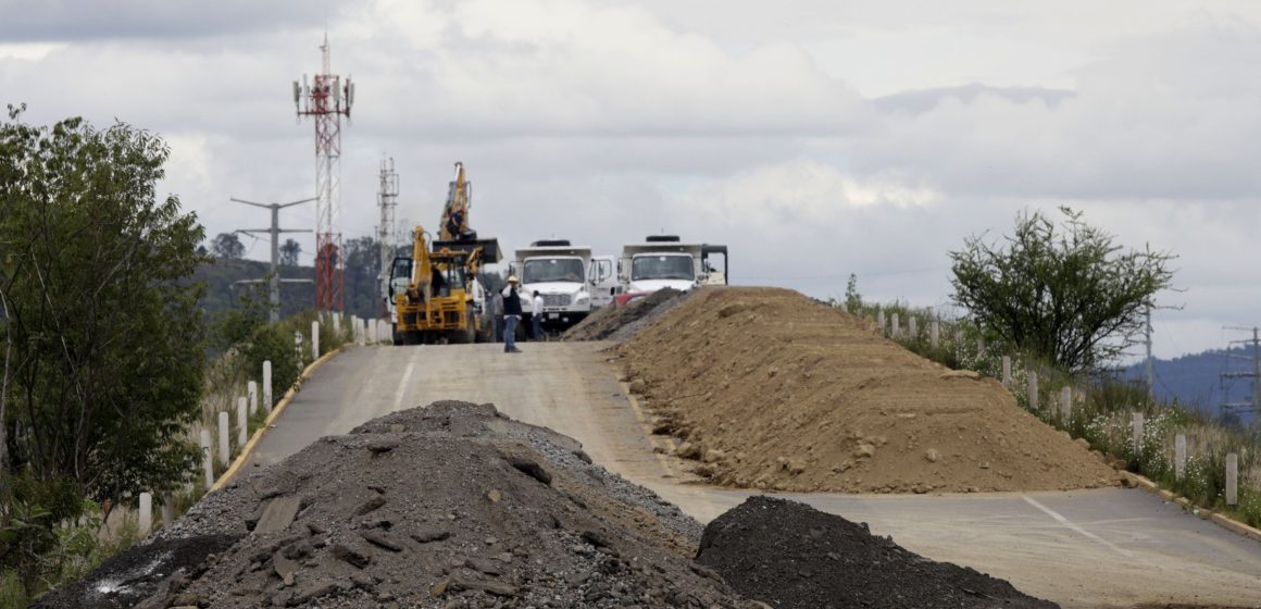 Reparación del socavón en el bulevar Aeropuerto de Huejotzingo estará lista en tres semanas