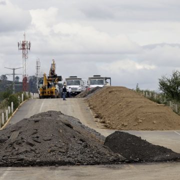 Reparación del socavón en el bulevar Aeropuerto de Huejotzingo estará lista en tres semanas