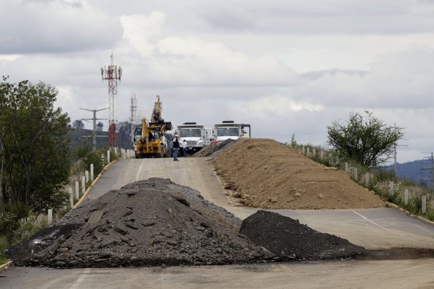 Reparación del socavón en el bulevar Aeropuerto de Huejotzingo estará lista en tres semanas