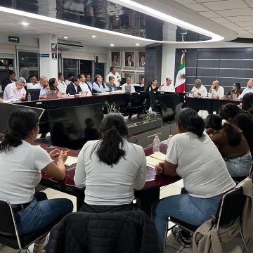 Mesa de acuerdos con alumnas de la escuela Normal Rural Carmen Serdán: Diálogo y compromisos