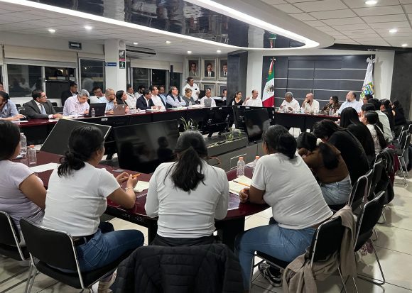 Mesa de acuerdos con alumnas de la escuela Normal Rural Carmen Serdán: Diálogo y compromisos