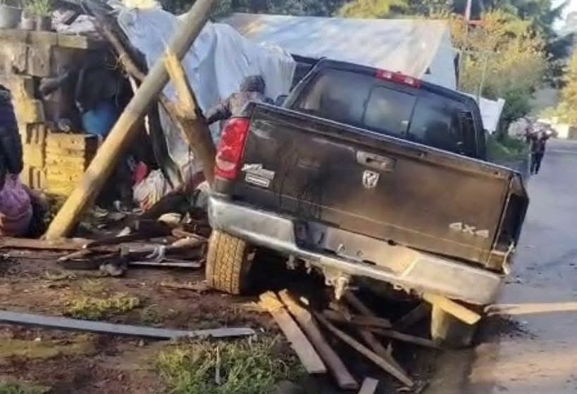 Conductor choca contra vivienda en Xoxonacatla: Muere un hombre y dos personas resultan heridas