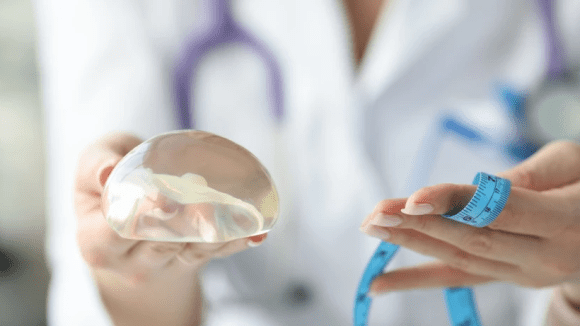 Proponen en Puebla reforma para prohibir cirugías estéticas a menores y sancionar con 6 años de cárcel