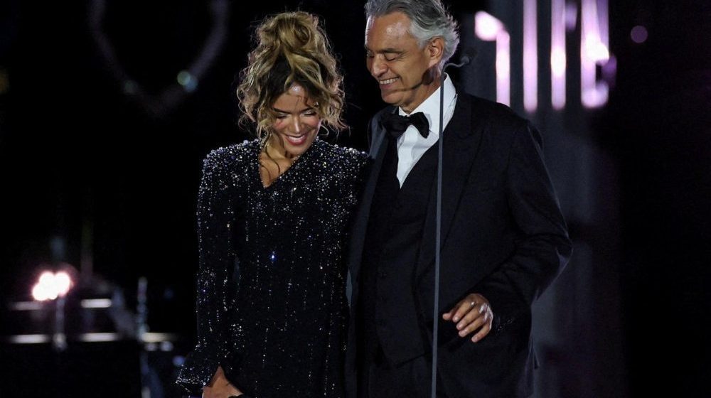 Karol G y Andrea Bocelli brillan en el Vaticano en histórico concierto