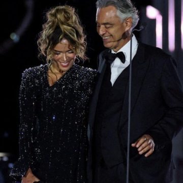 Karol G y Andrea Bocelli brillan en el Vaticano en histórico concierto