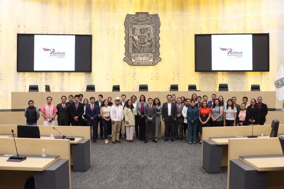 Encabeza diputada Angélica Patricia Alvarado Juárez toma de protesta de Relevo Generacional en el Congreso del Estado