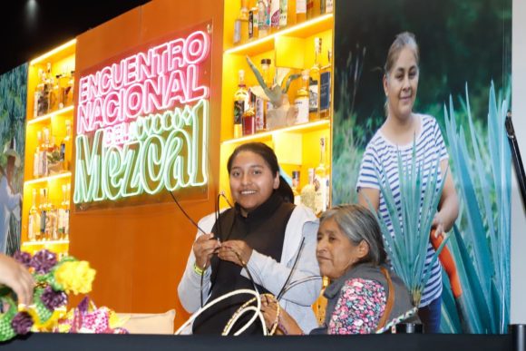 Encuentro Nacional del Mezcal contribuye a la riqueza comunitaria en el campo poblano