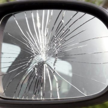 ¡ALERTA! Nueva estafa del espejo retrovisor: Tu auto estacionado, en la mira del cibercrimen