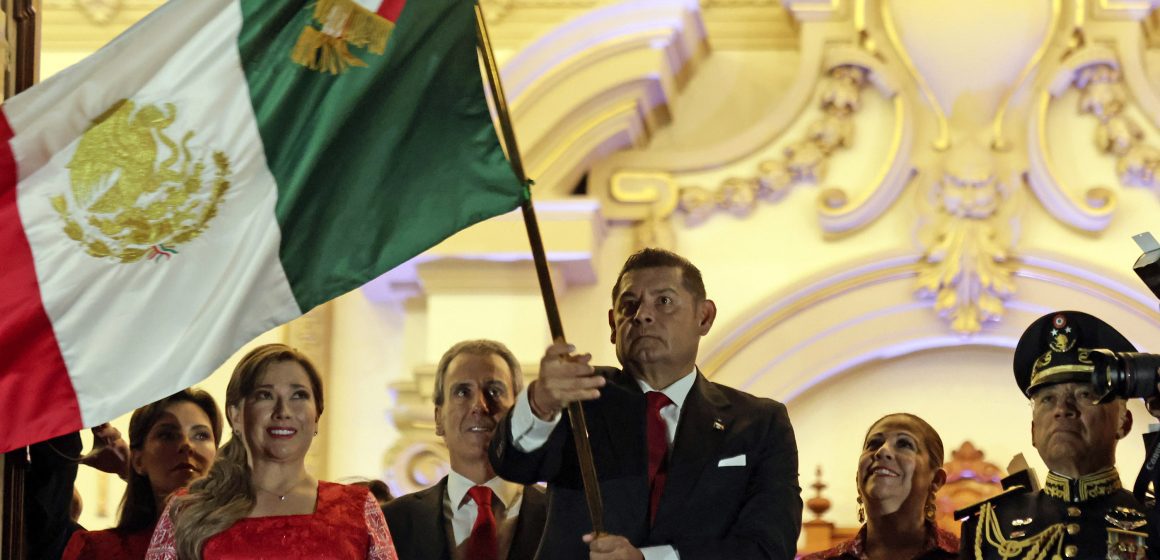 Alejandro Armenta encabeza su primer Grito de Independencia con homenaje a mujeres y migrantes