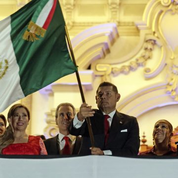 Alejandro Armenta encabeza su primer Grito de Independencia con homenaje a mujeres y migrantes
