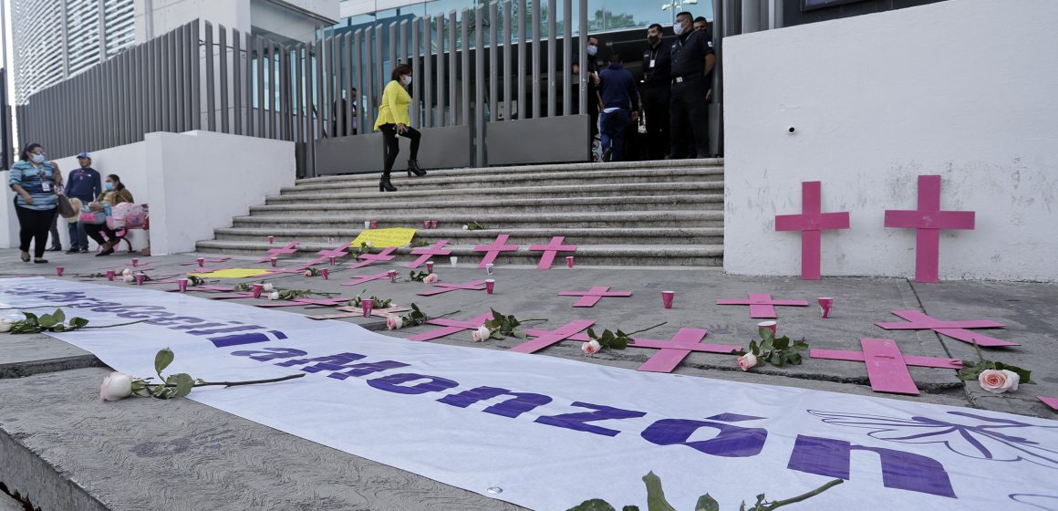 ¿Qué es la Ley Monzón? La iniciativa para retirar la patria potestad a feminicidas avanza a nivel nacional