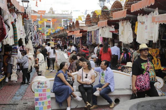turistas-637166 “Viernes Muy Mexicano”: Impulso al consumo local en Puebla con descuentos especiales