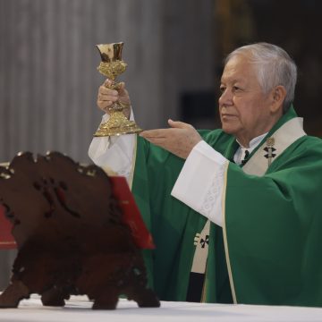 El arzobispo de Puebla ora por la paz y las víctimas de Iztapalapa en misa dominical