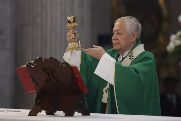 El arzobispo de Puebla ora por la paz y las víctimas de Iztapalapa en misa dominical