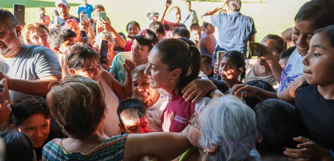 Sheinbaum reafirma su compromiso con familias afectadas por lluvias en Xicotepec, Puebla