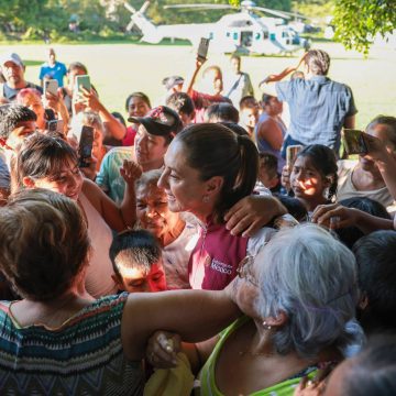 231025 LA CEIBA, PUEBLA (7) Sheinbaum reafirma su compromiso con familias afectadas por lluvias en Xicotepec, Puebla