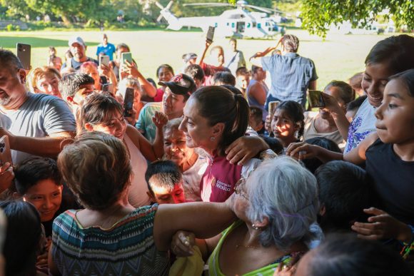 Sheinbaum reafirma su compromiso con familias afectadas por lluvias en Xicotepec, Puebla