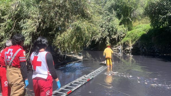 Hallan cadáver flotando en río Alseseca; sería asaltante de Oxxo arrastrado por la corriente