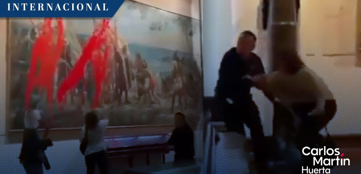 Activistas lanzan pintura a cuadro de Colón en protesta por el 12 de octubre en Madrid